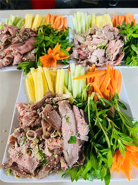 Ảnh đặt cỗ tân gia ở cầu giấy