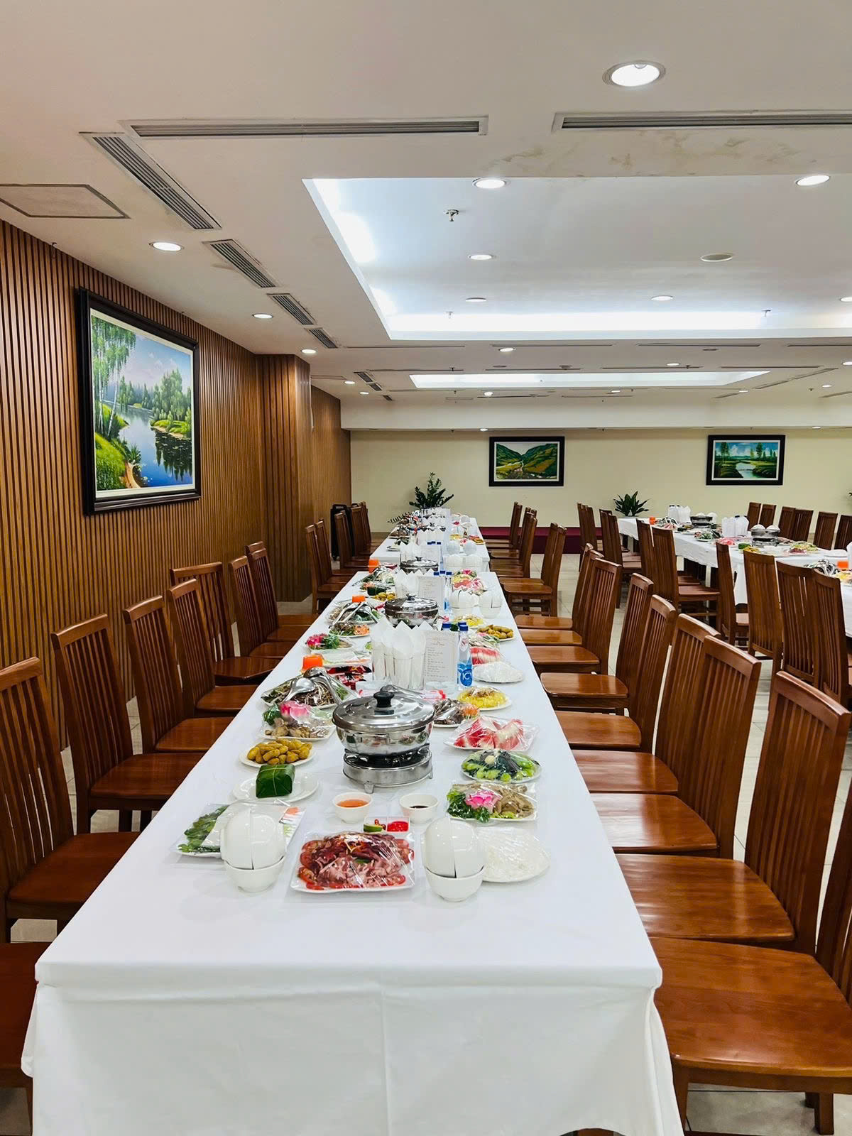 Đặt cỗ lợn mán ở Nghĩa Đô