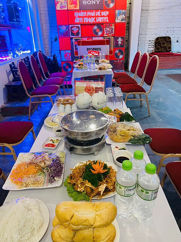 Đặt cỗ lợn mán ở Dịch Vọng