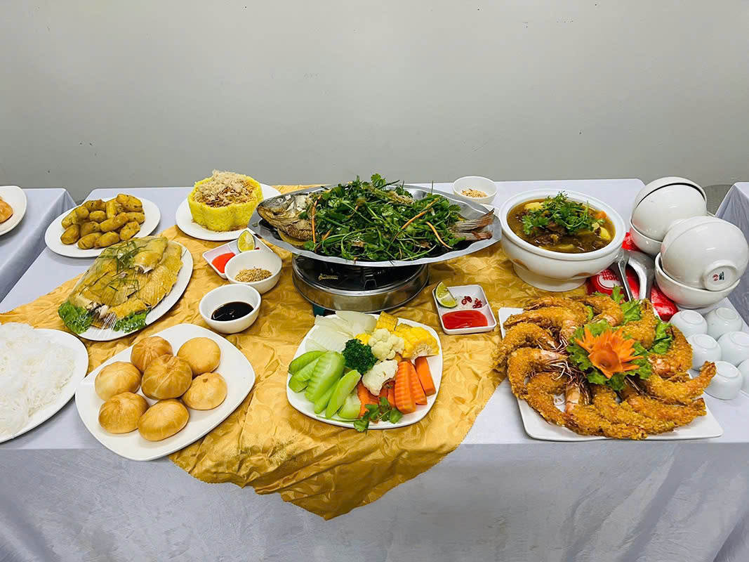 Đặt cỗ 8 tháng 3 ở Dịch Vọng