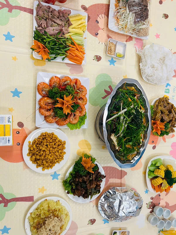 Đặt cỗ gà đông tảo ở Nghĩa Tân