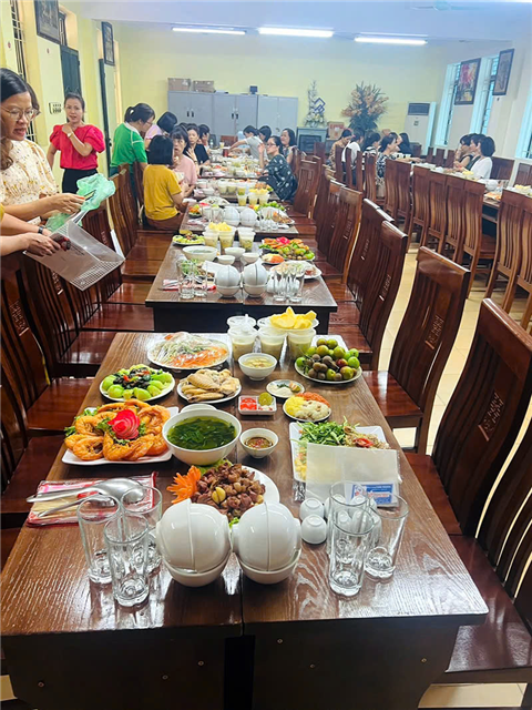 Ảnh Đặt cỗ công ty ở Dịch Vọng