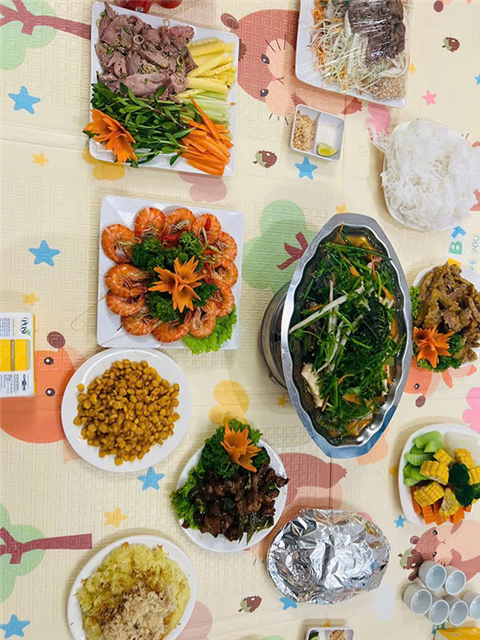 Ảnh Đặt cỗ gà đông tảo ở Nghĩa Tân