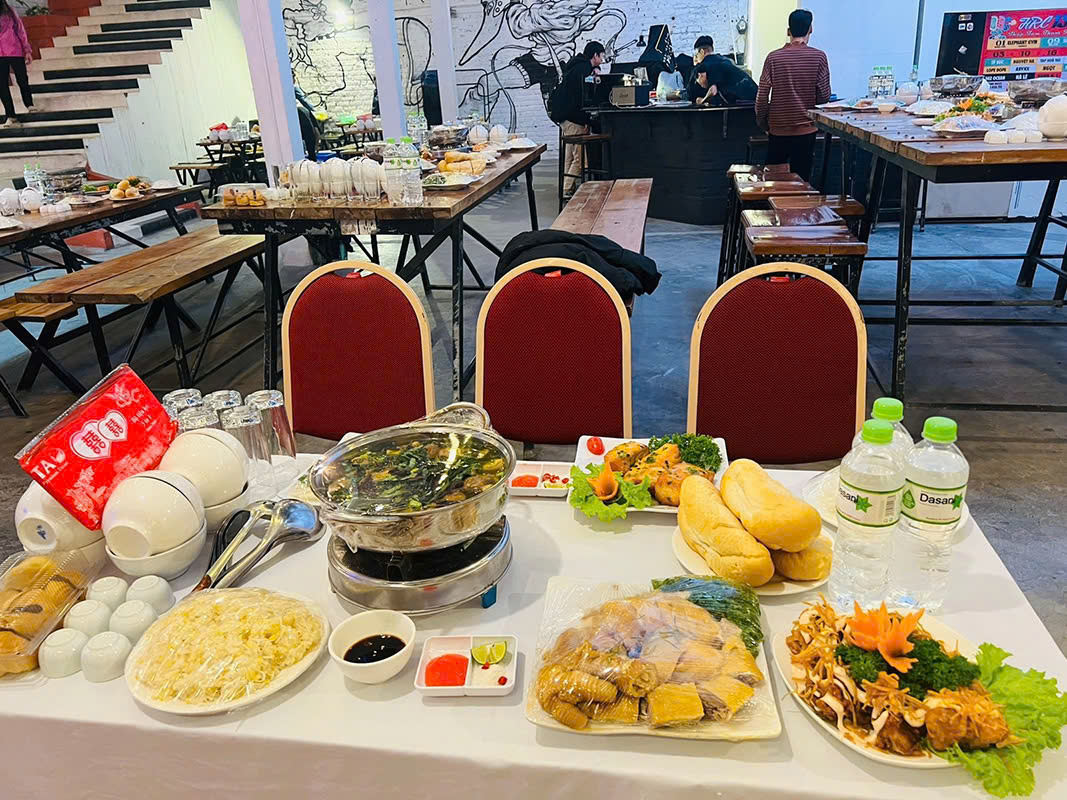Đặt cỗ lợn mán ở Yên Hòa