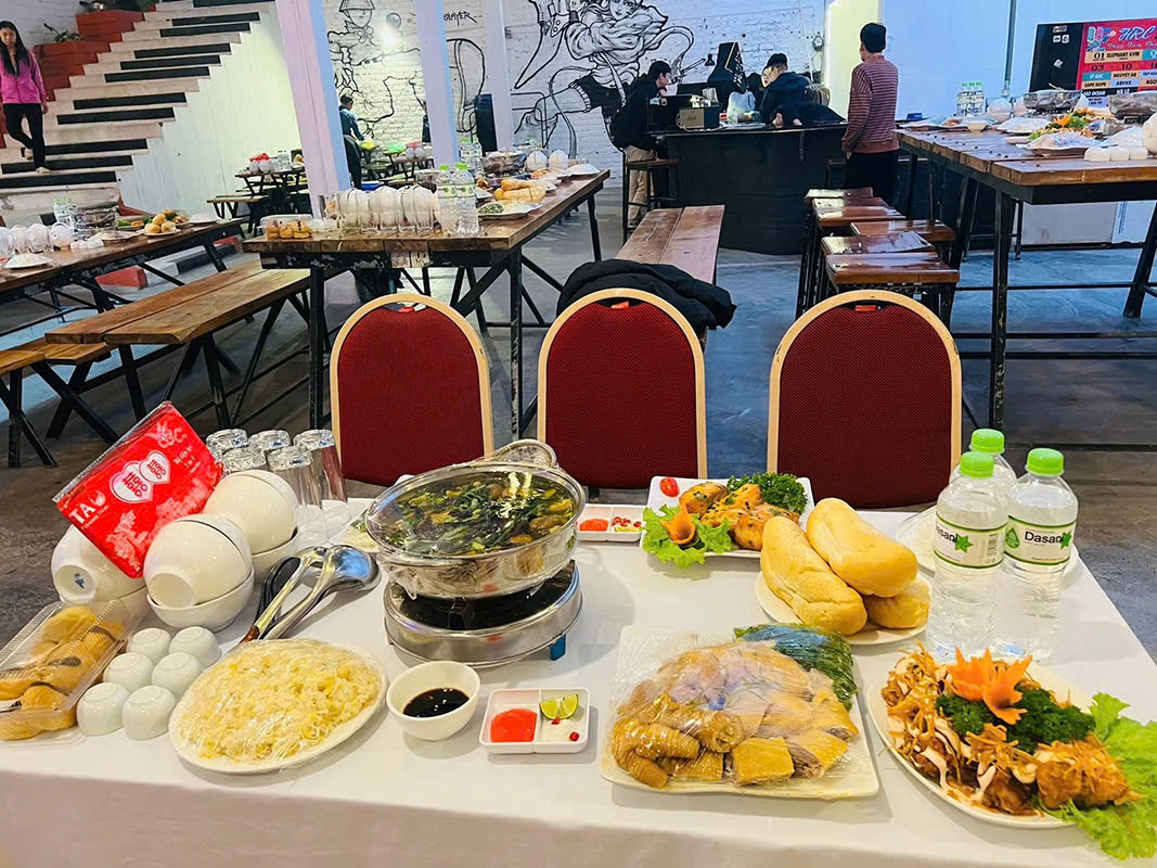 Đặt cỗ gà đông tảo ở Trung Hòa
