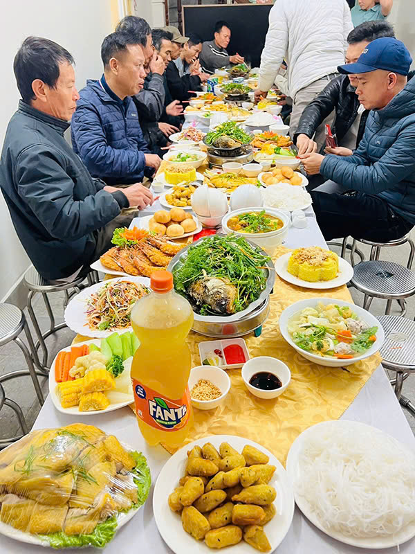 Đặt cỗ gà đông tảo ở Dịch Vọng Hậu