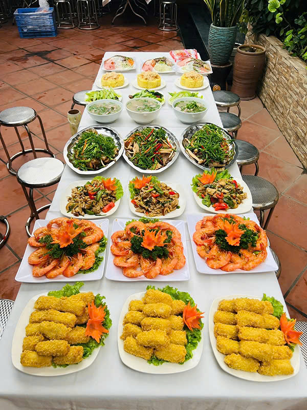 Đặt cỗ giỗ ở Dịch Vọng Hậu