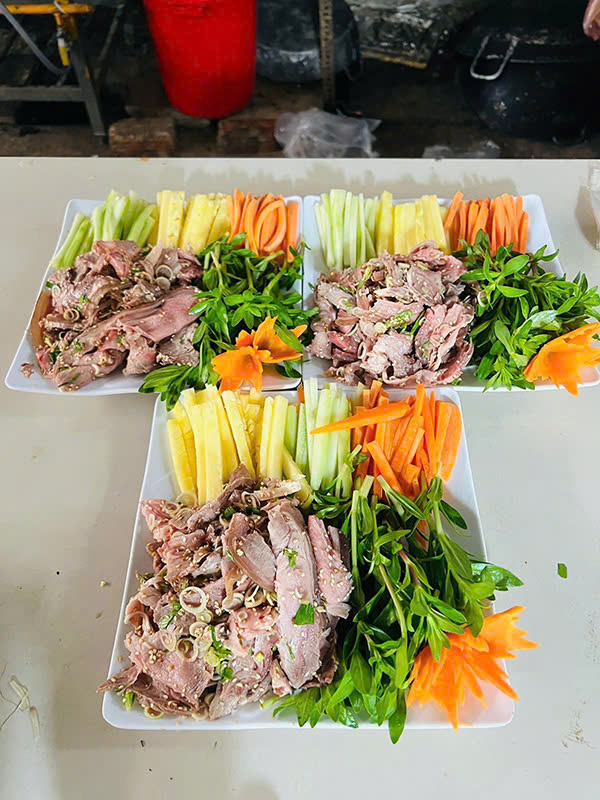 Ship mẹt lợn mán tại nhà ở Yên Hòa