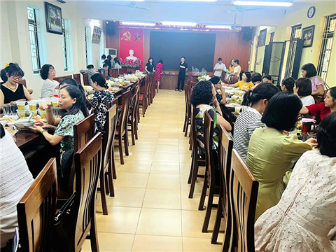 Ảnh Đặt cỗ 8 tháng 3 ở Trung Hòa